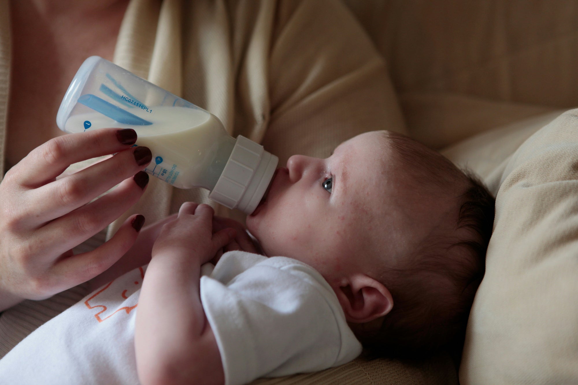 Can you Mix Breastfeeding and Formula Feeding? Yes, Here's How